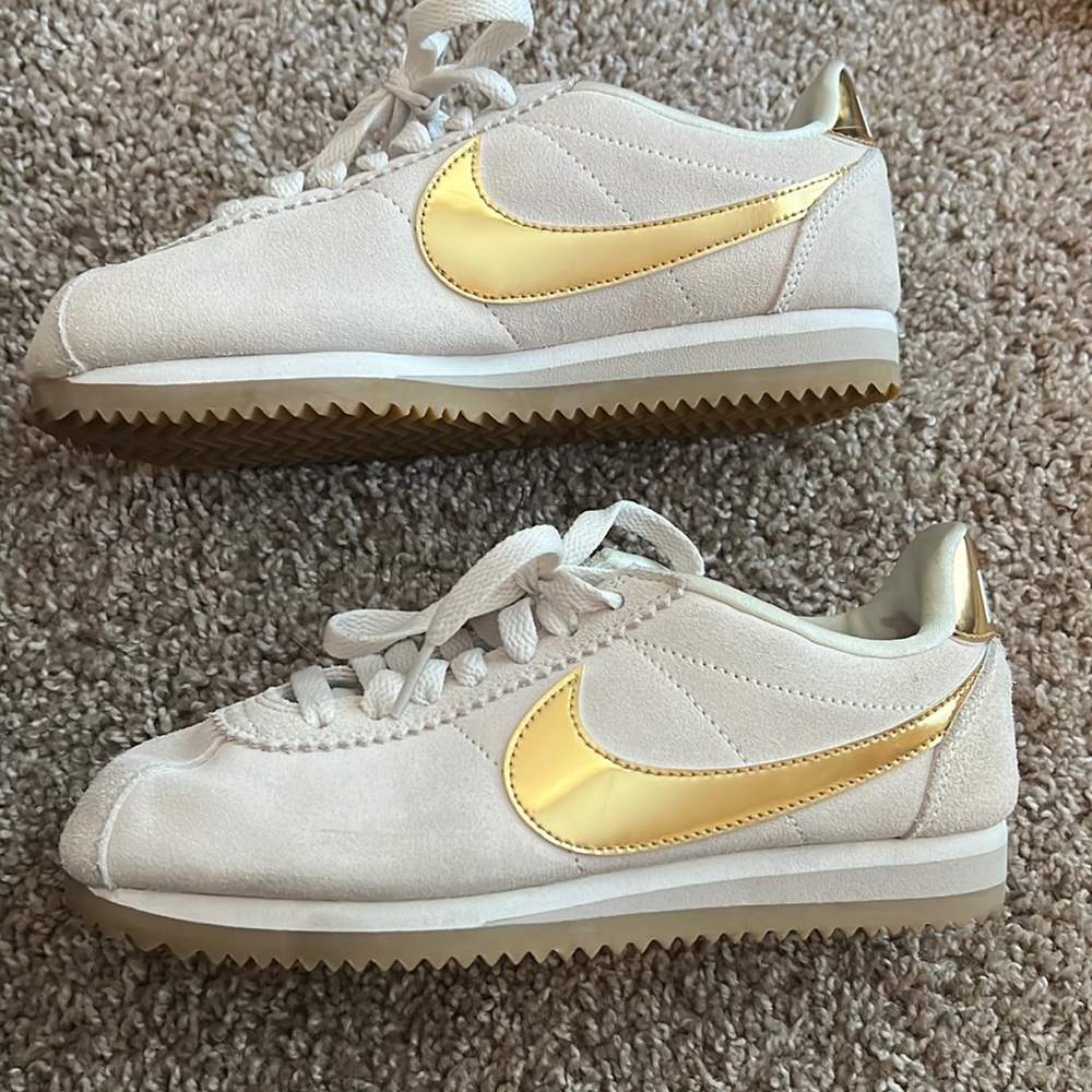 Limited edition Nike Cortez suede tan & gold size 5